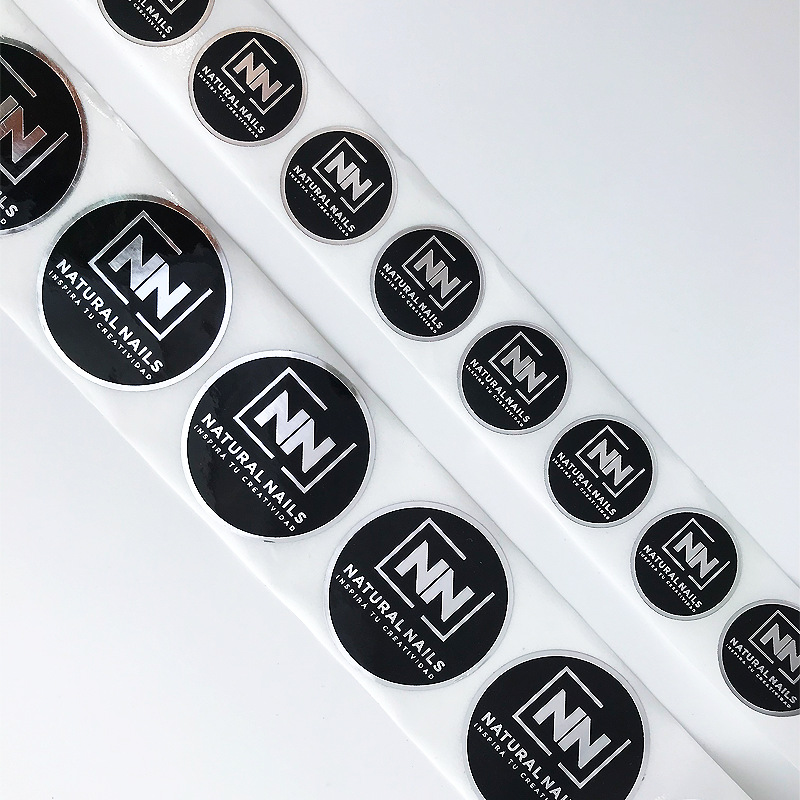 Autocolante adezive pentru ambalaje cosmetice